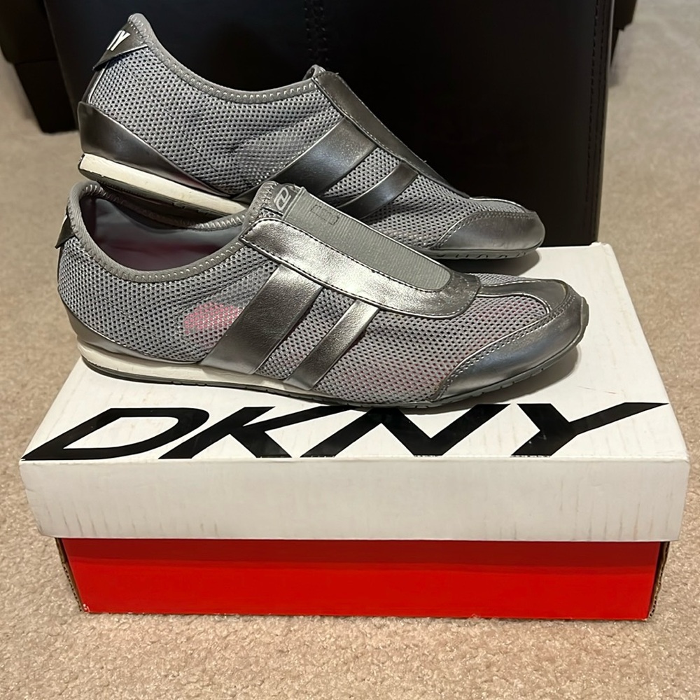 DKNY Brielle size 8 Gunmetal color sneakers